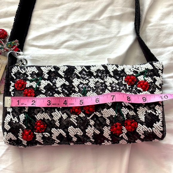 NWT Viral black and white houndstooth cherry pattern beaded baguette bag - Picture 9 of 16